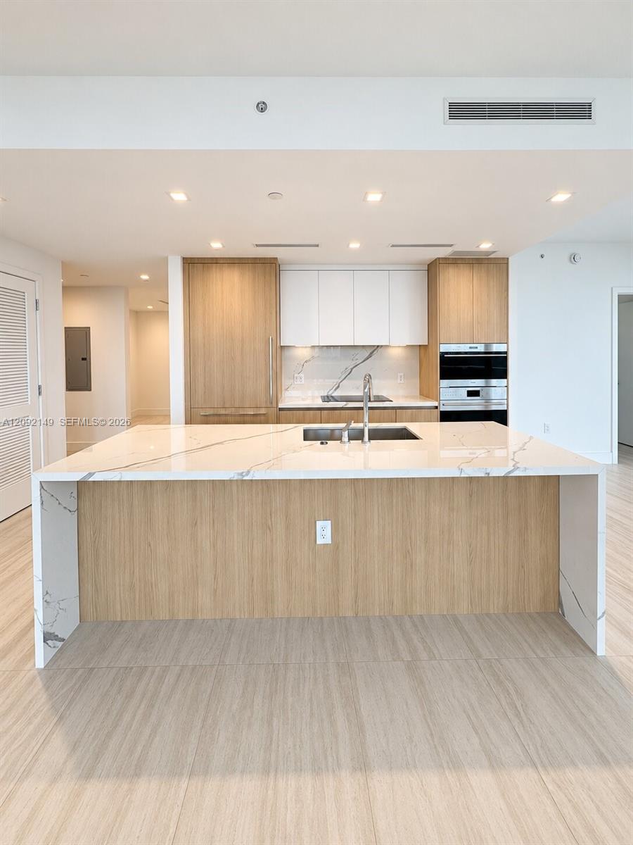 2411 Laguna Circle