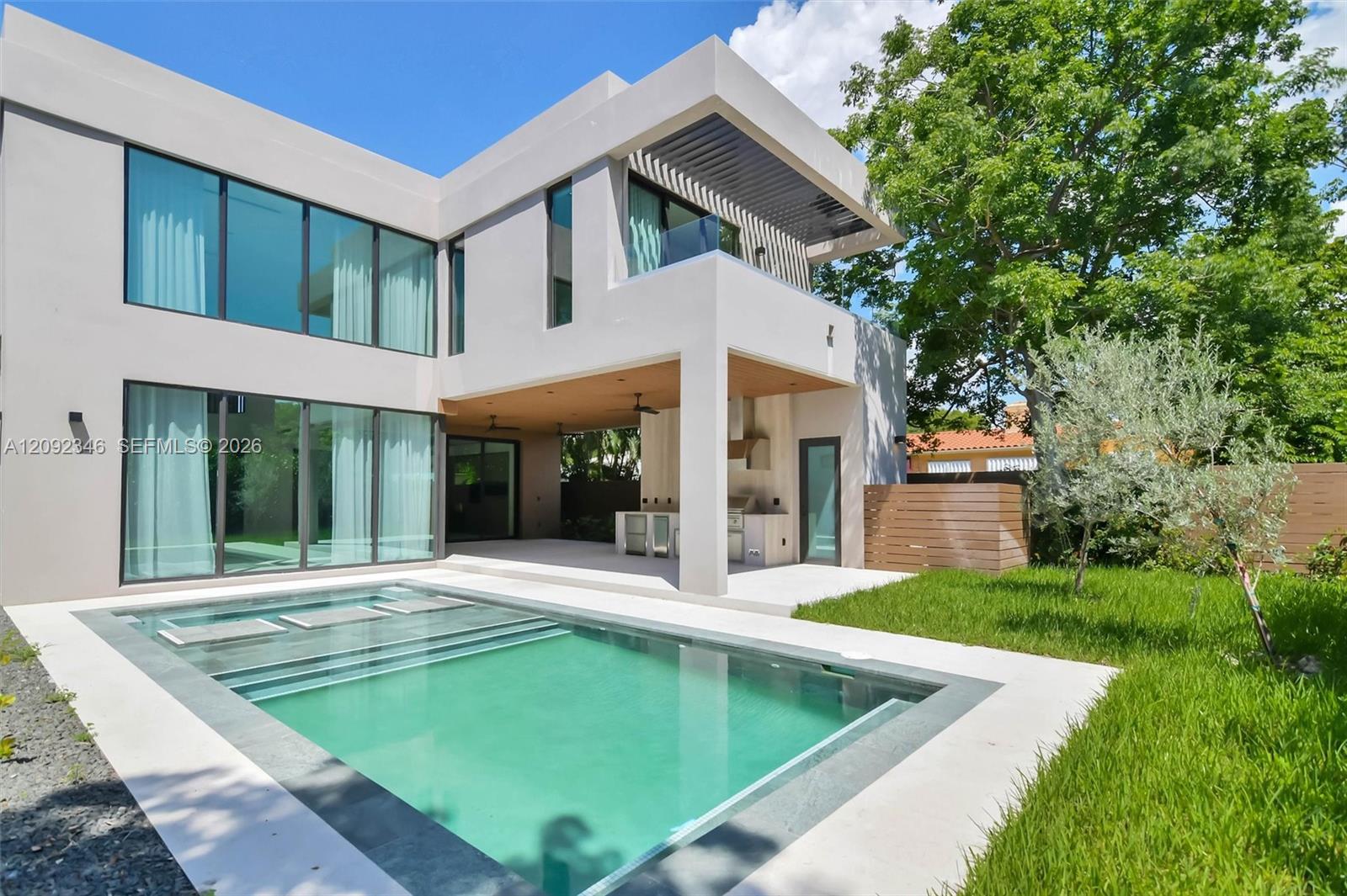135 SW 29th Road gallery image #1