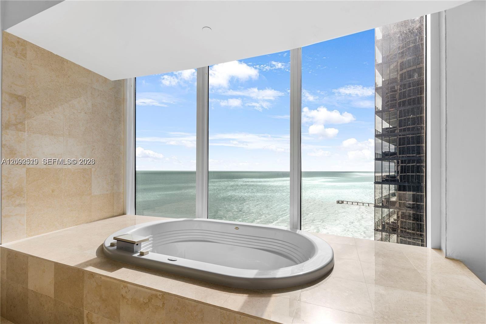 17201 Collins Avenue gallery image #49