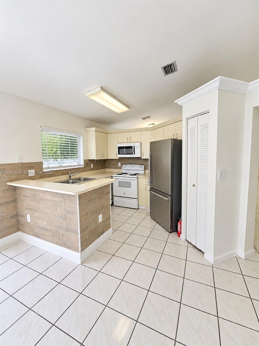 14440 SW 145th Place gallery image #8