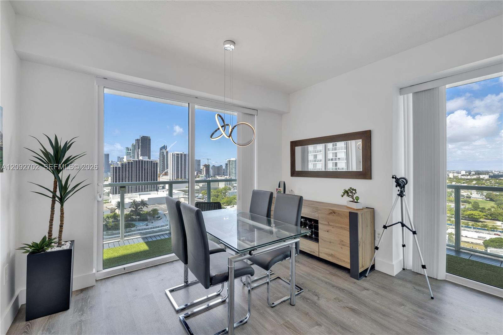 1900 N Bayshore Drive gallery image #1