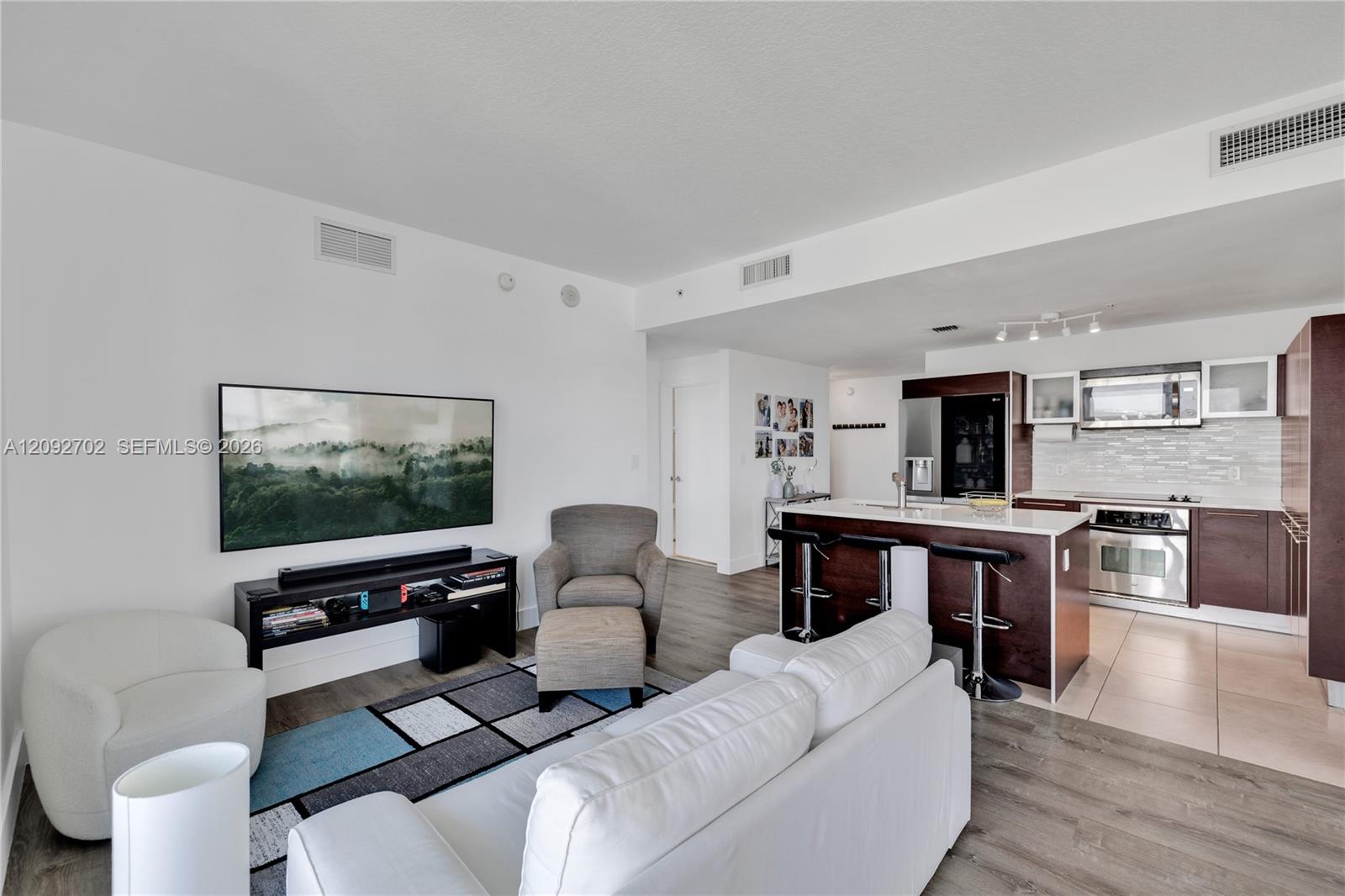 1900 N Bayshore Drive gallery image #10