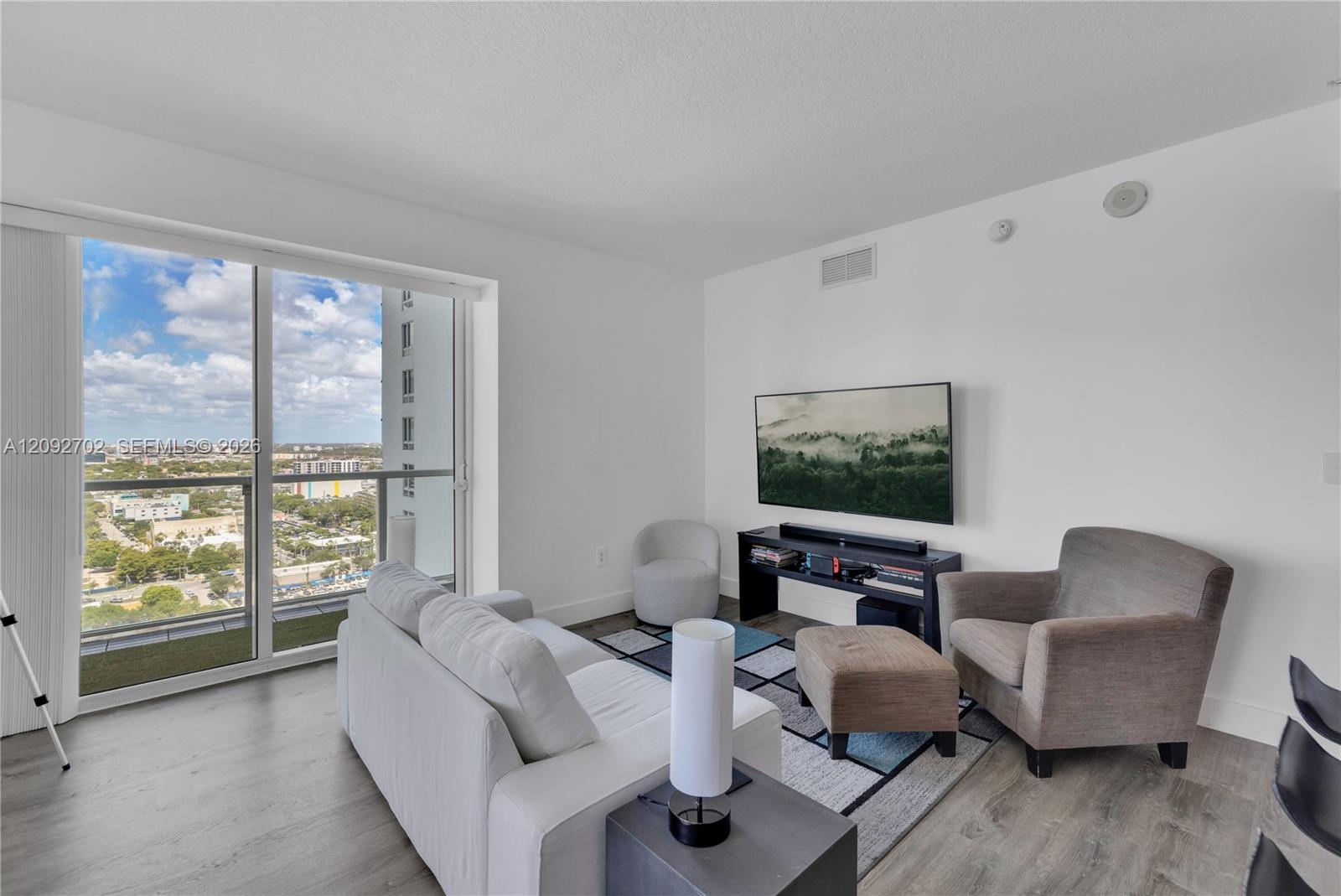 1900 N Bayshore Drive gallery image #11