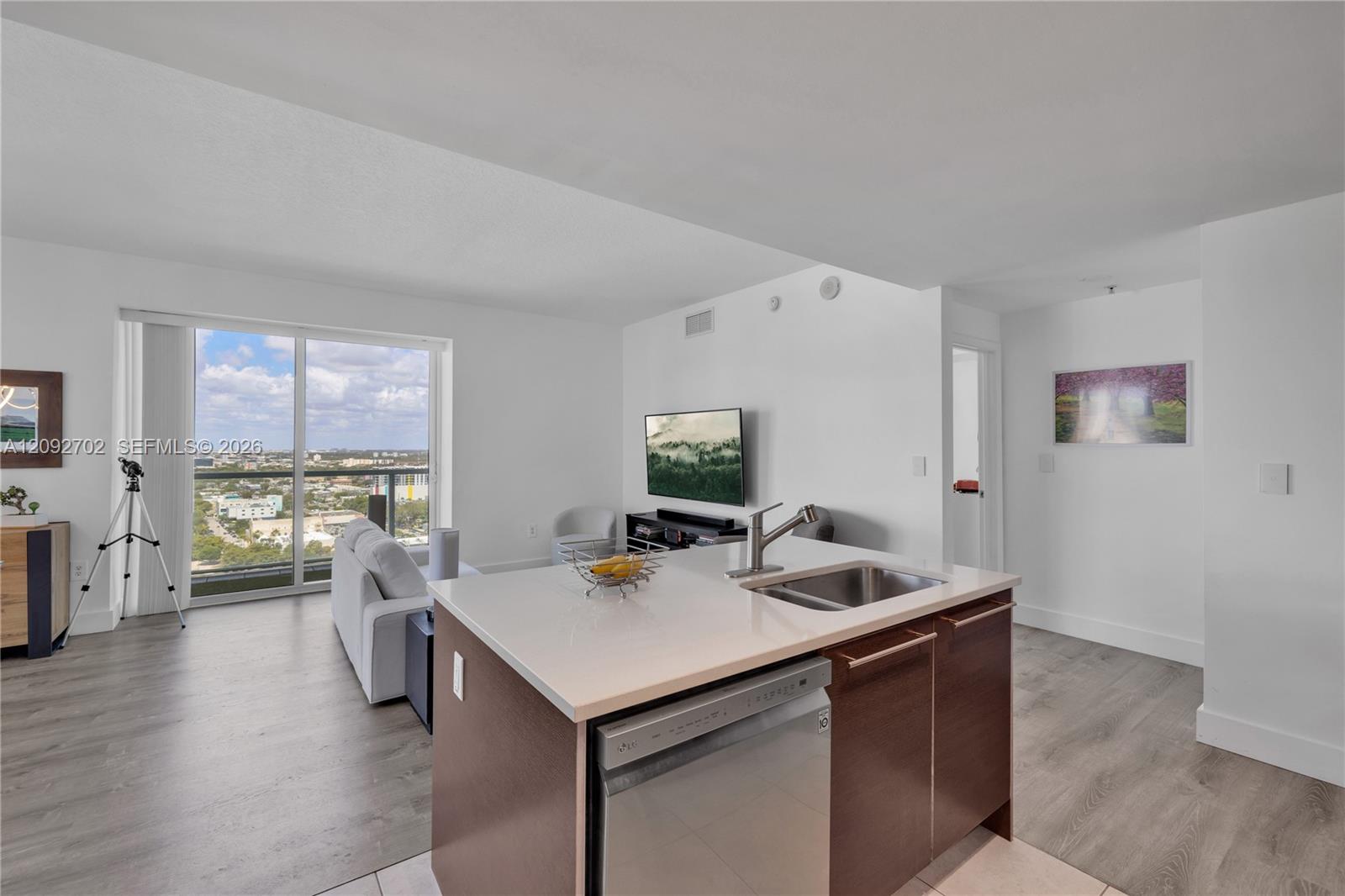 1900 N Bayshore Drive gallery image #12