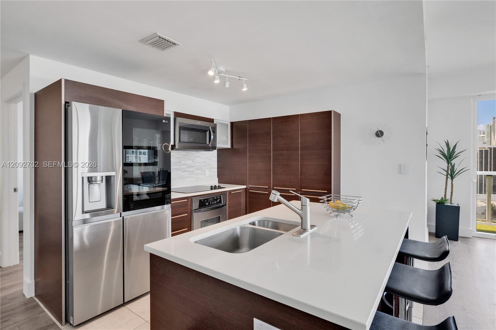 1900 N Bayshore Drive gallery image #4