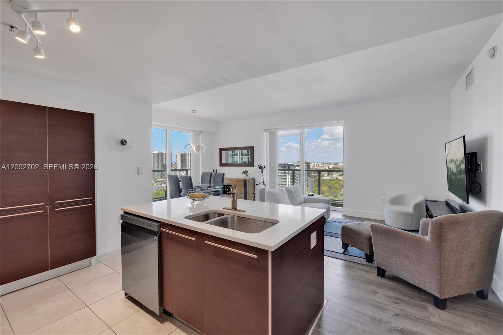 1900 N Bayshore Drive gallery image #5