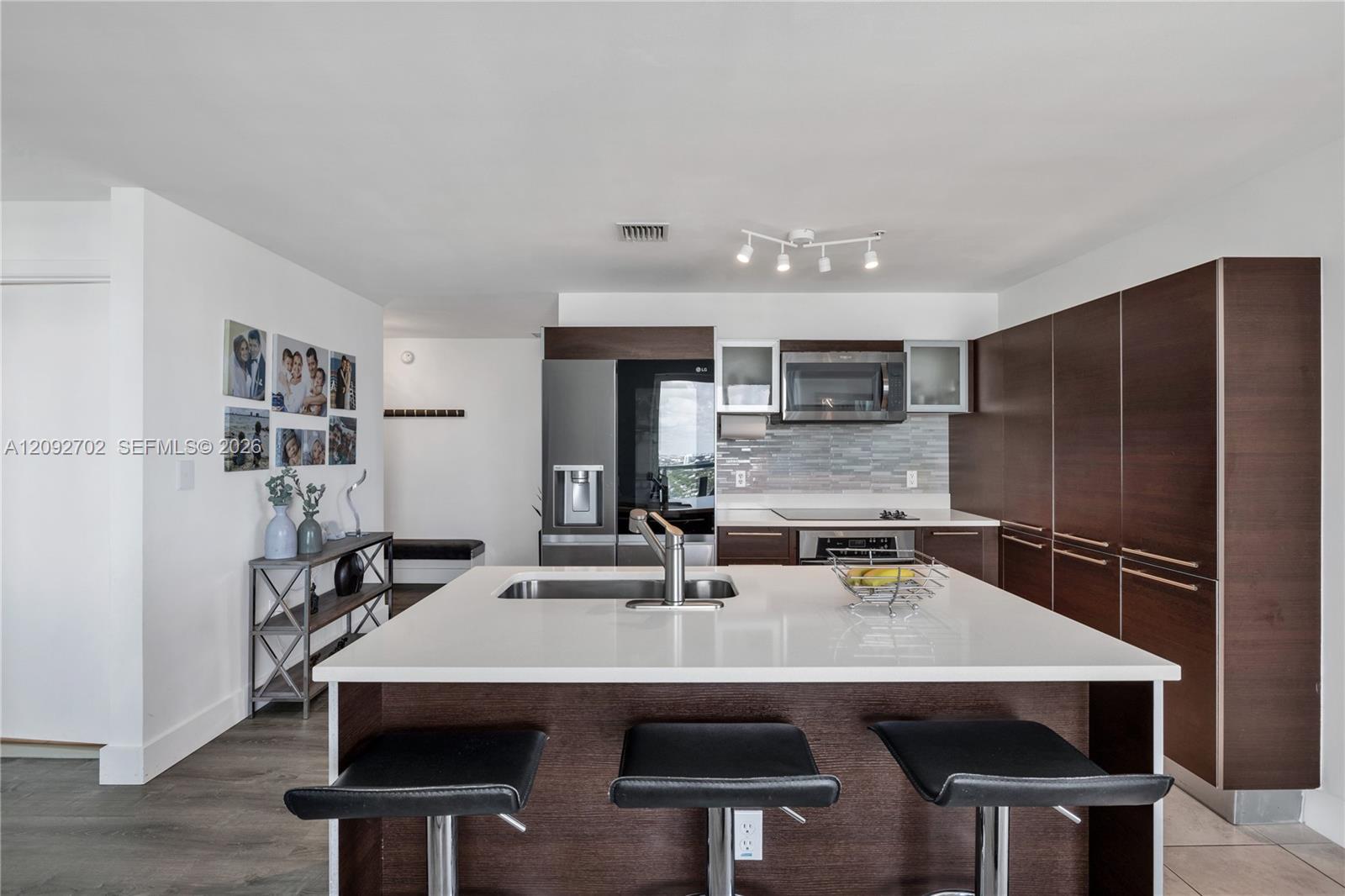1900 N Bayshore Drive gallery image #8