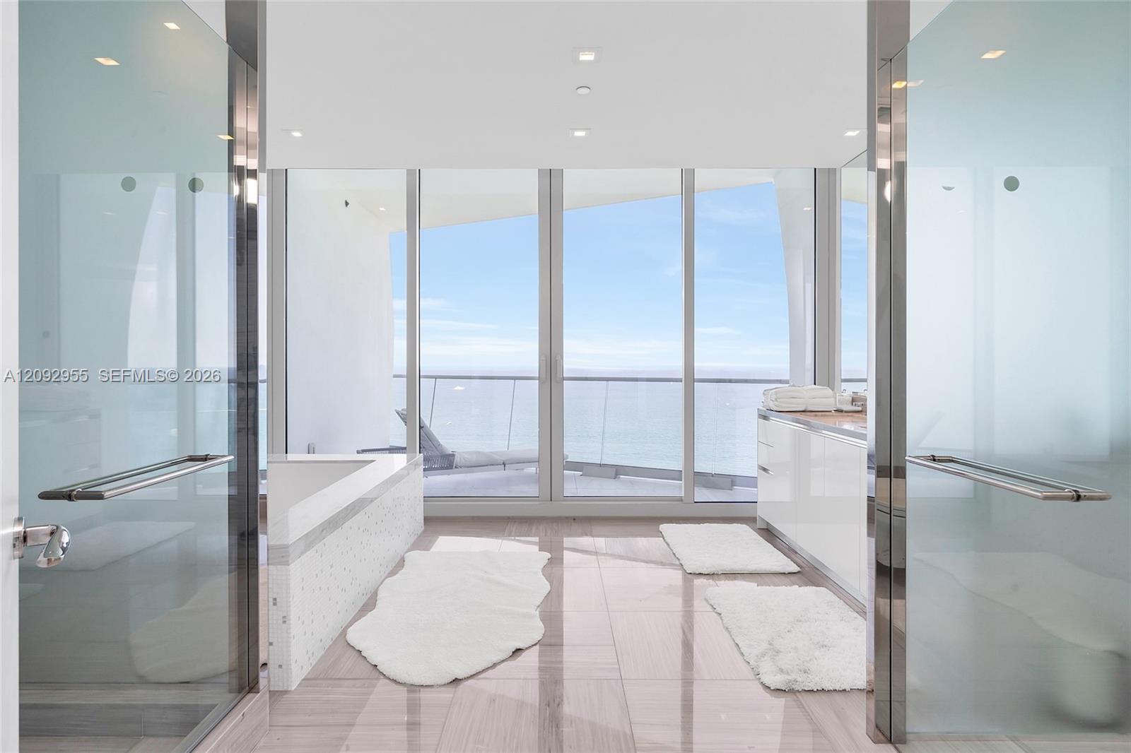 16901 Collins Avenue gallery image #64