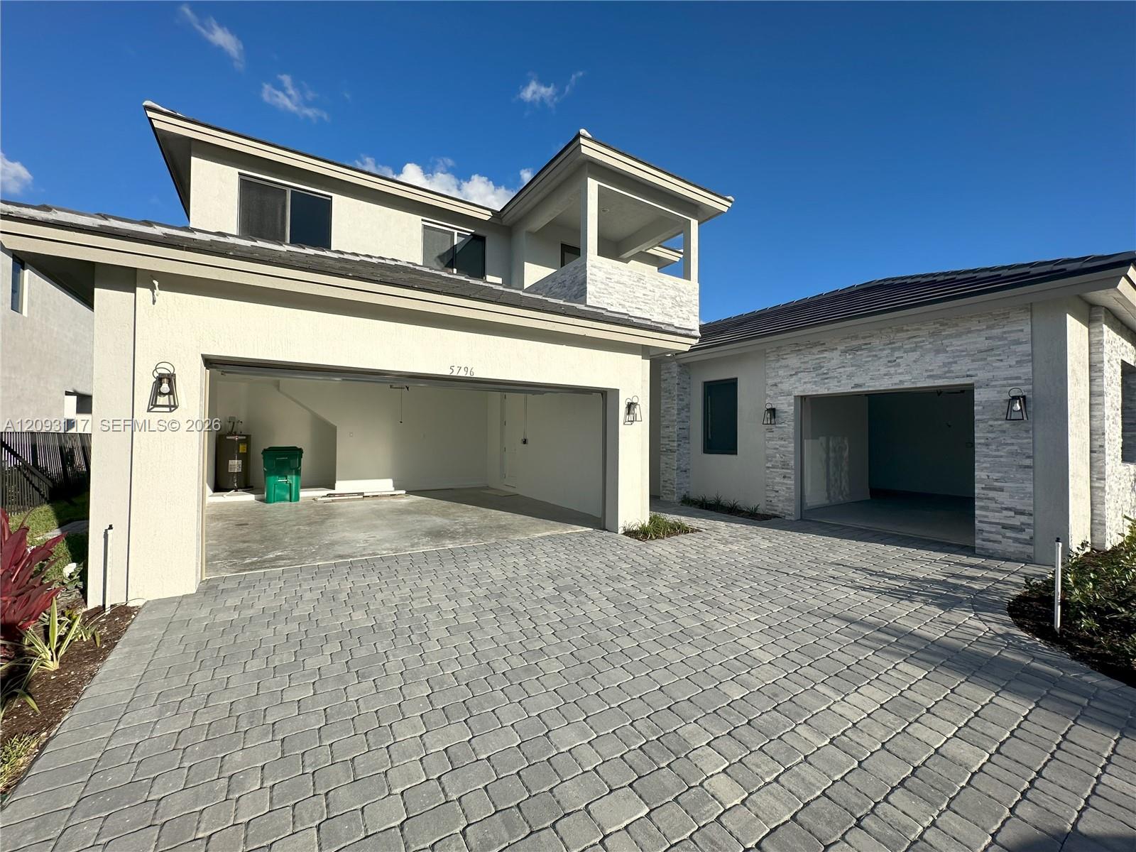 5796 SW 104th Terrace