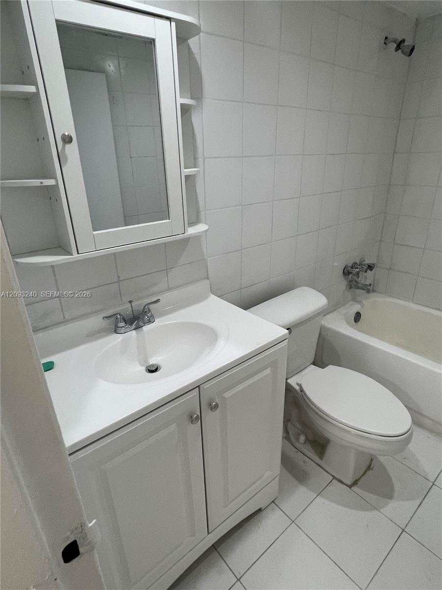 1325 W 68th Street