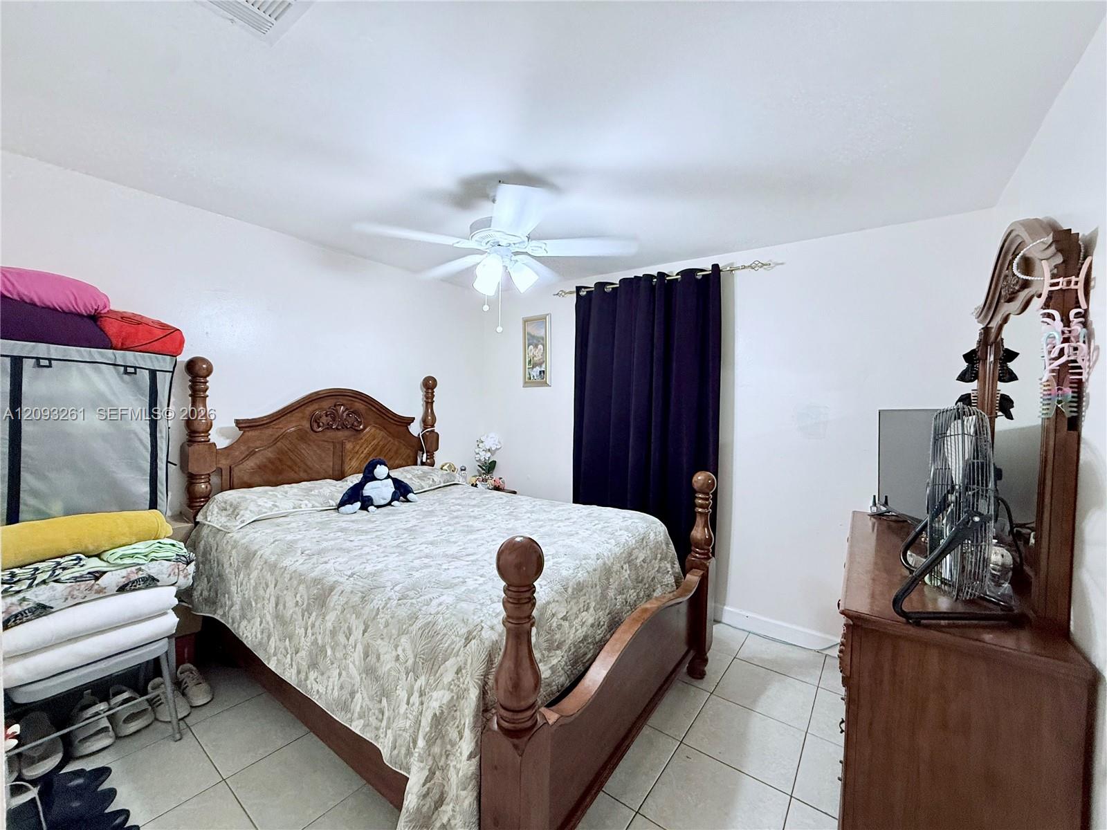 1284 W 44th Place
