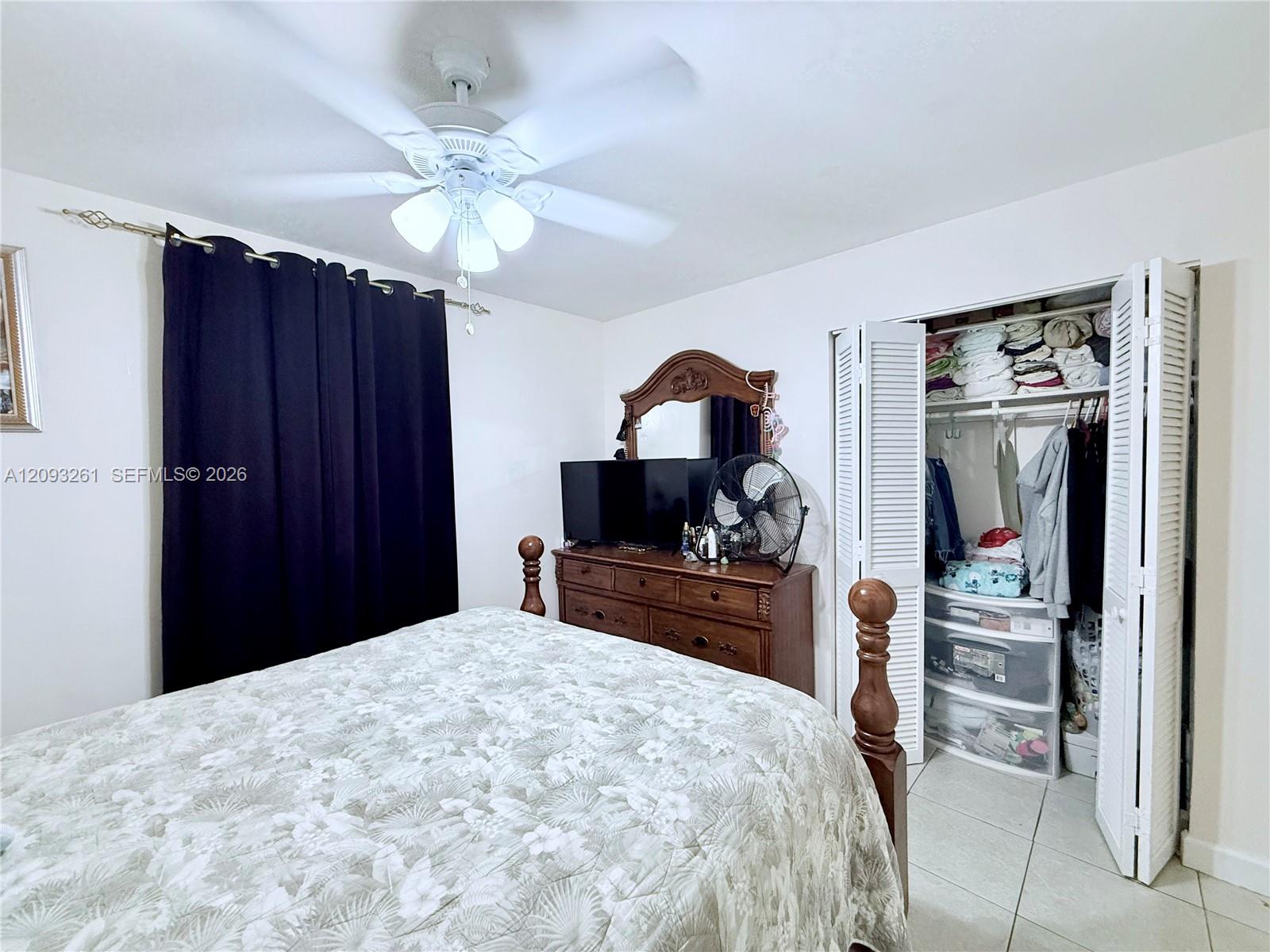 1284 W 44th Place