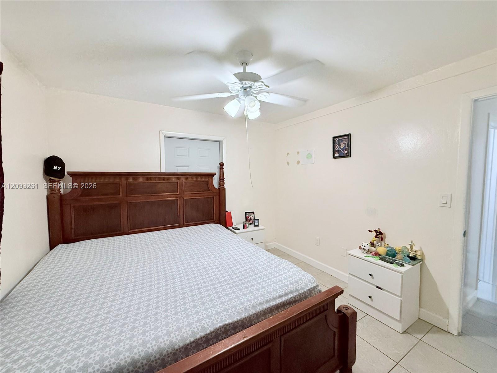 1284 W 44th Place