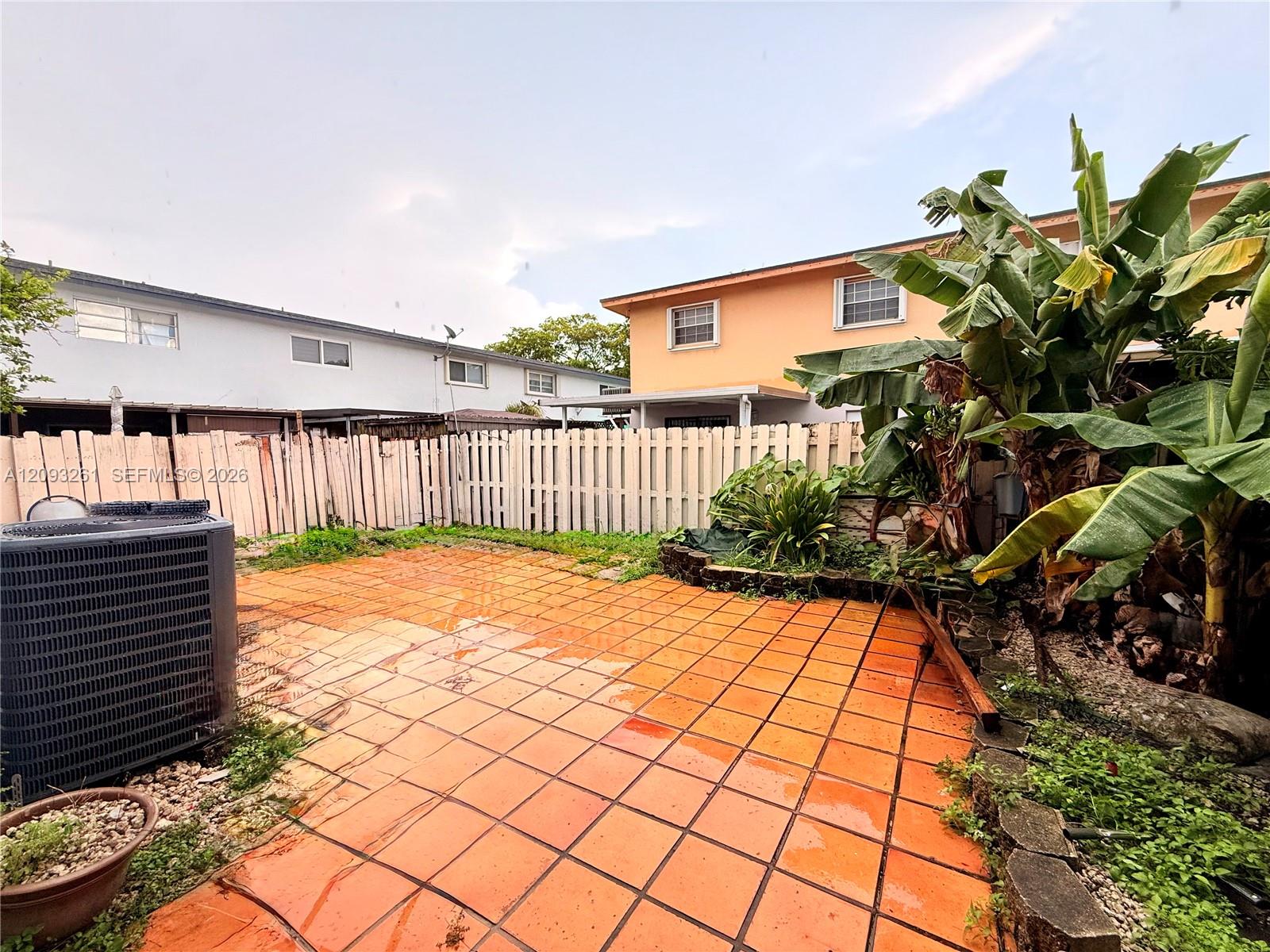 1284 W 44th Place