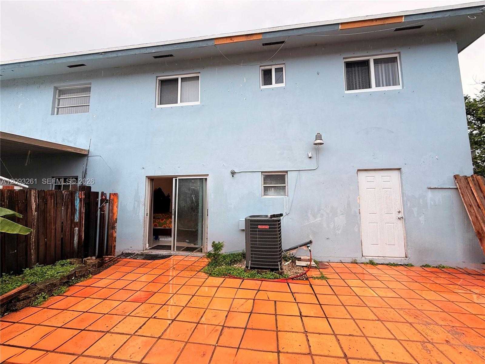 1284 W 44th Place