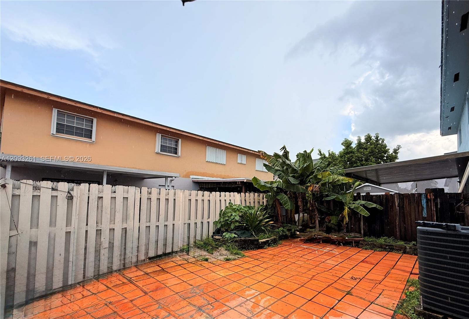 1284 W 44th Place