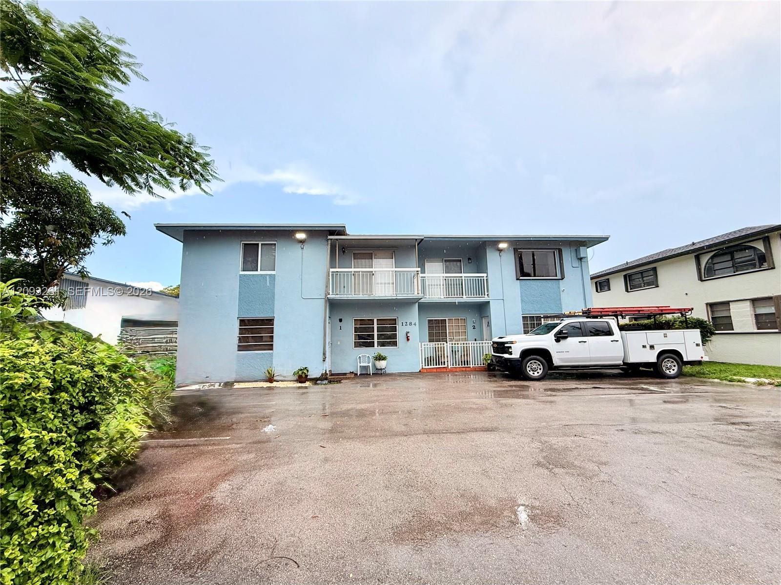 1284 W 44th Place