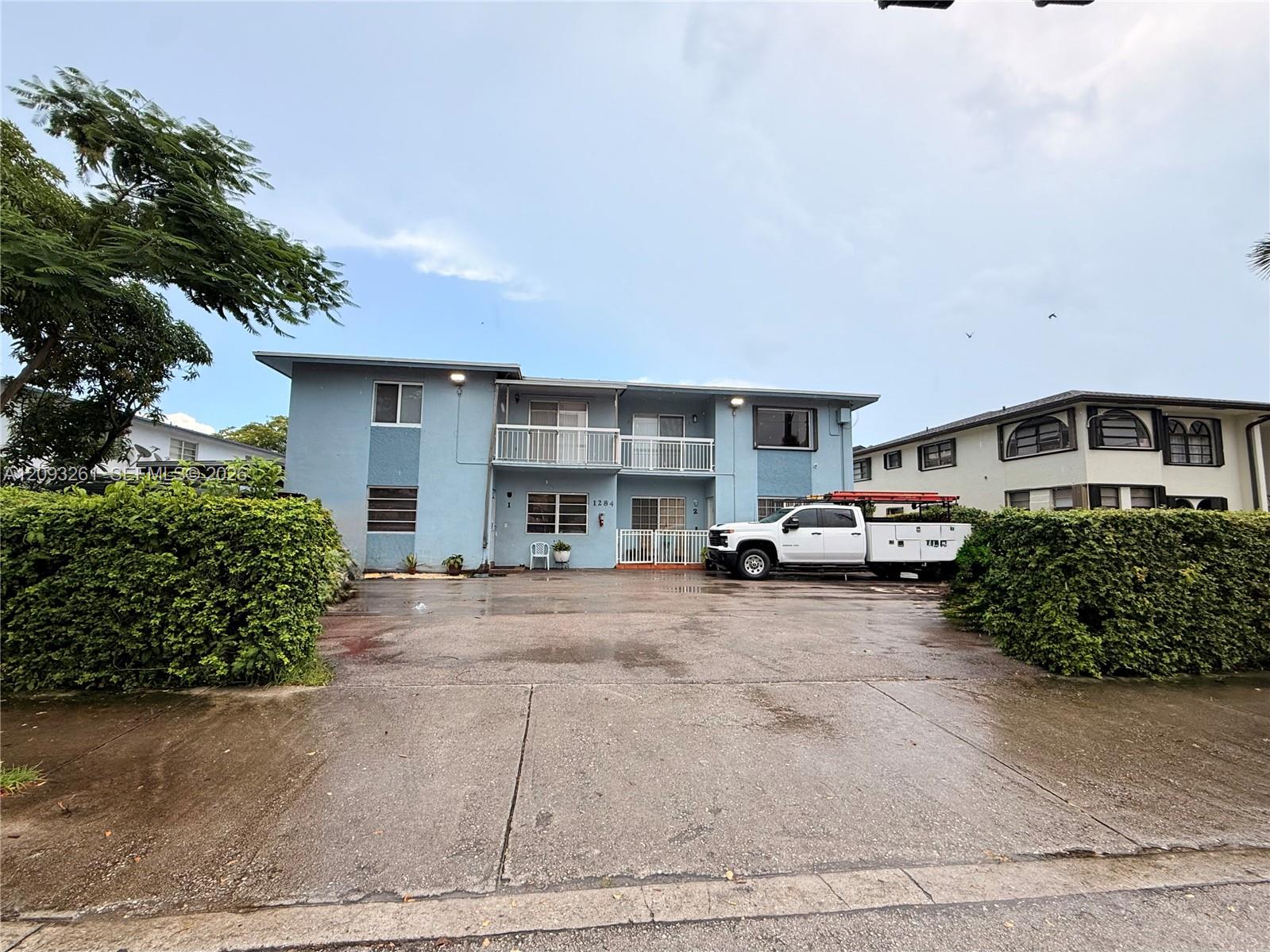 1284 W 44th Place
