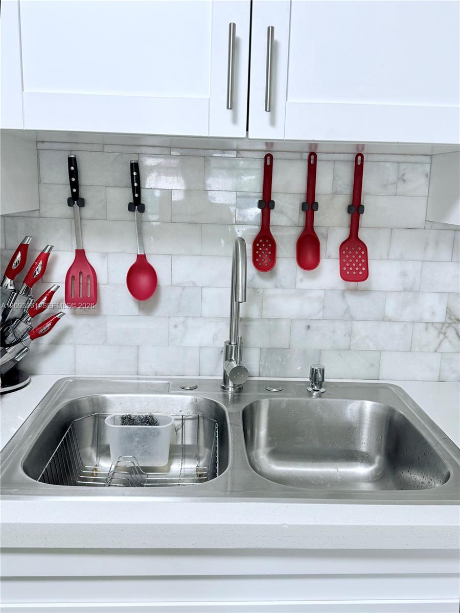 1284 W 44th Place