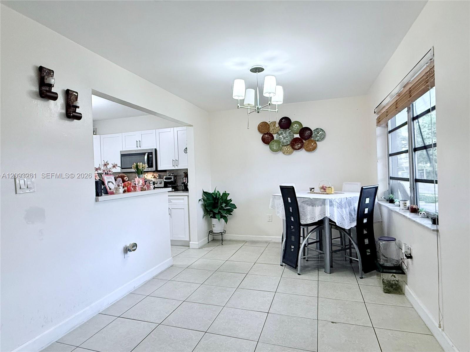 1284 W 44th Place