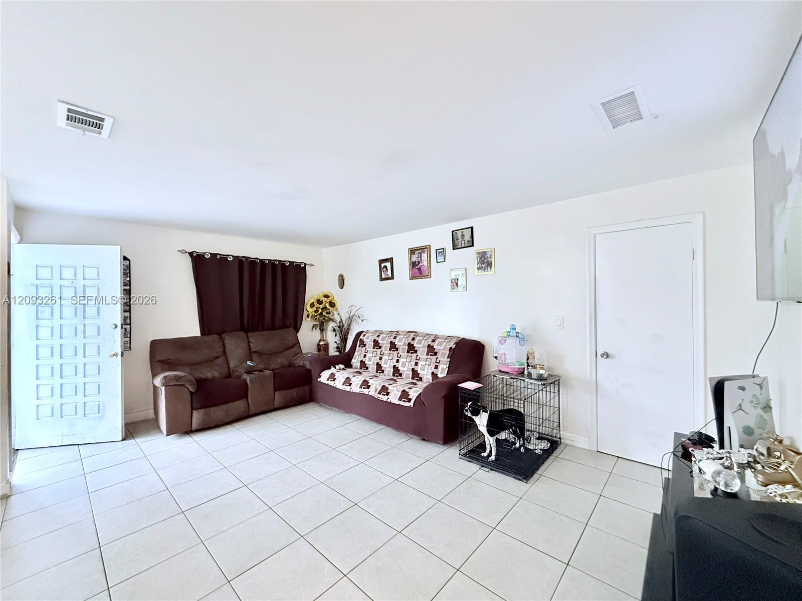 1284 W 44th Place
