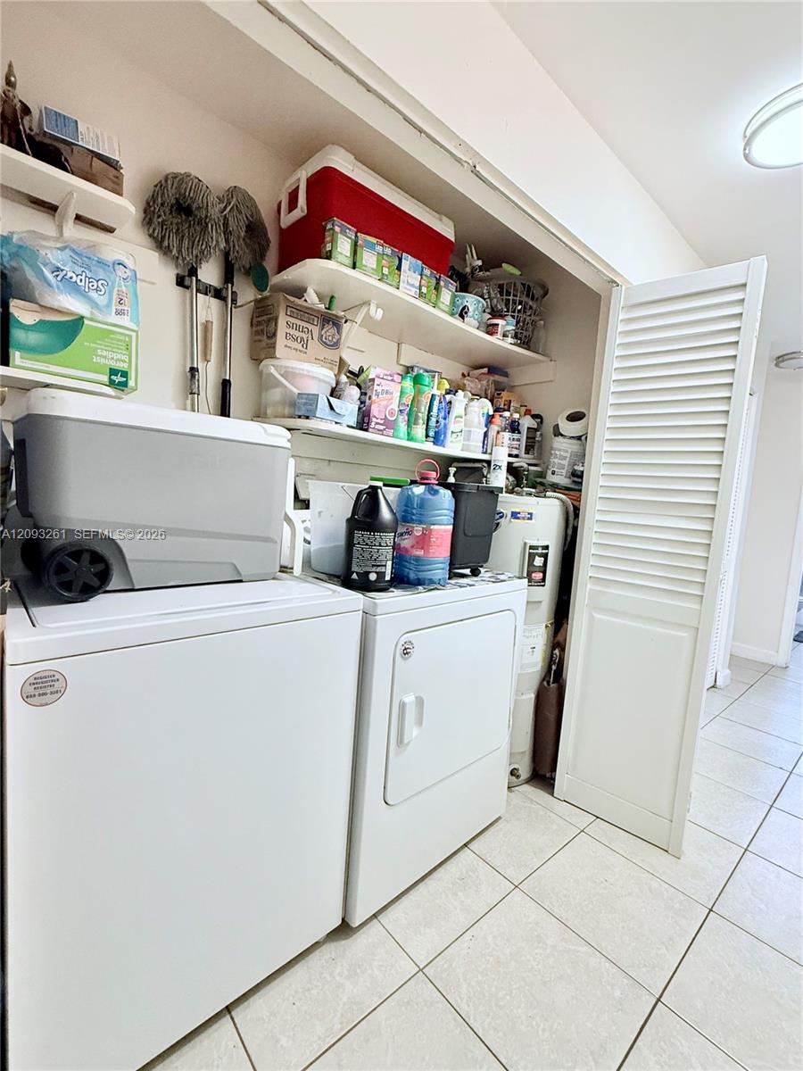 1284 W 44th Place