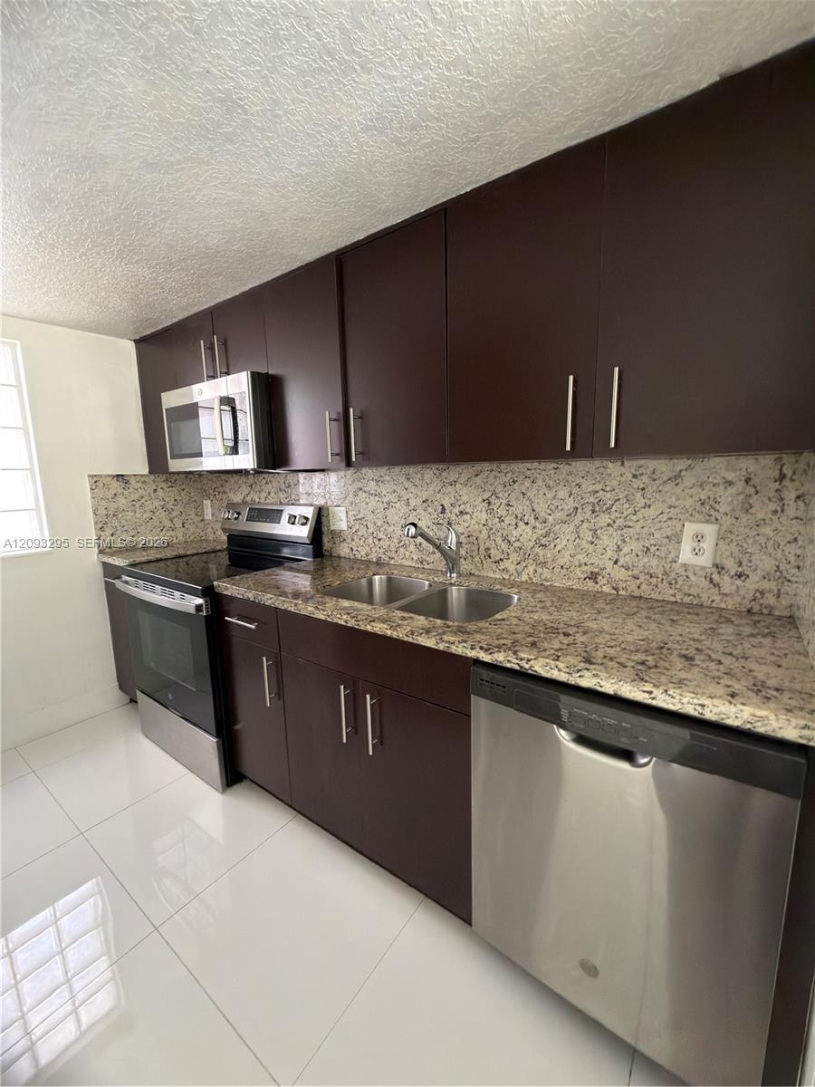 695 SW 11th Street gallery image #4