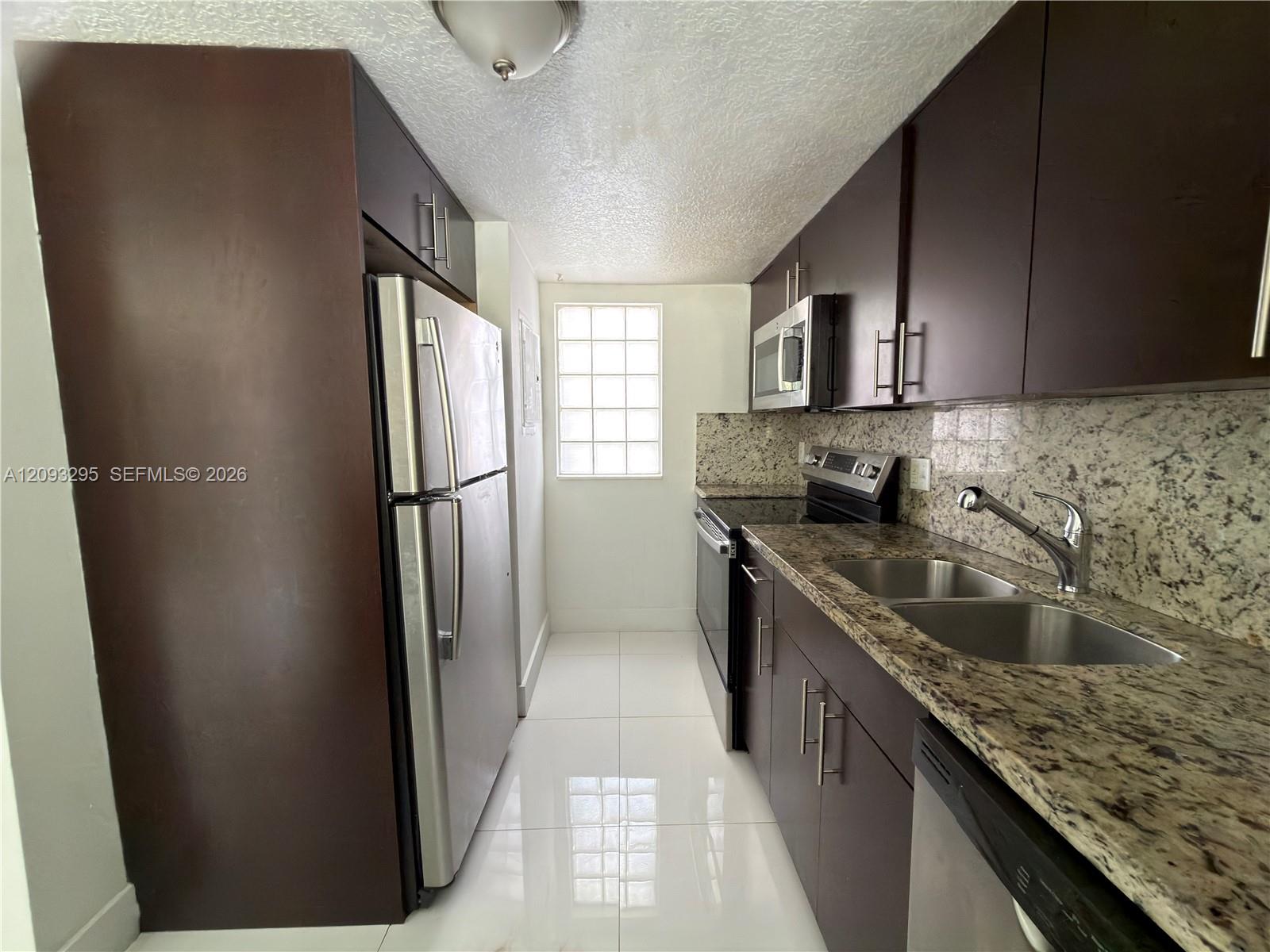 695 SW 11th Street gallery image #5