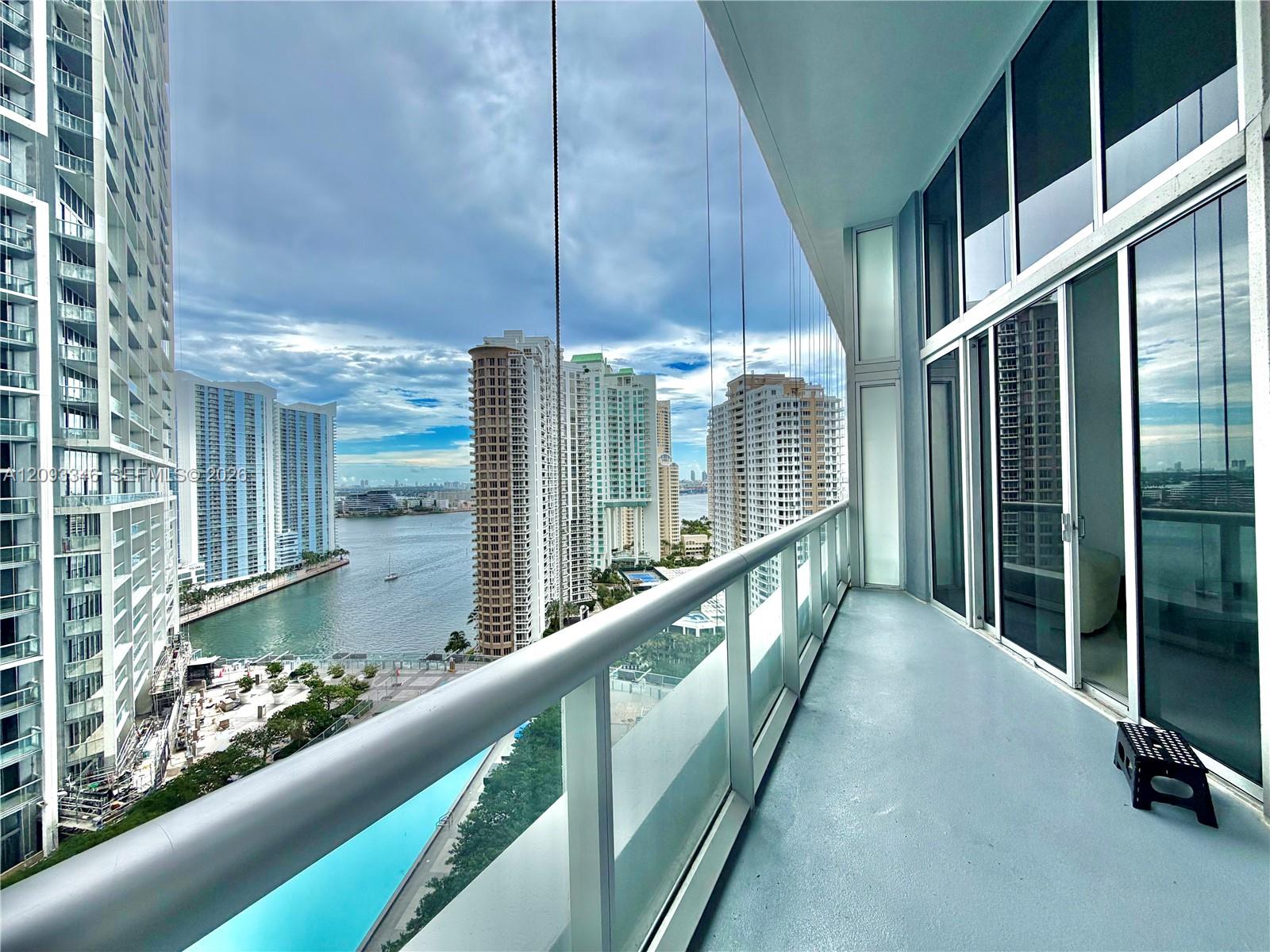 495 Brickell Avenue gallery image #1