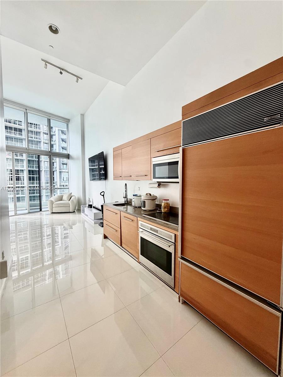 495 Brickell Avenue gallery image #3