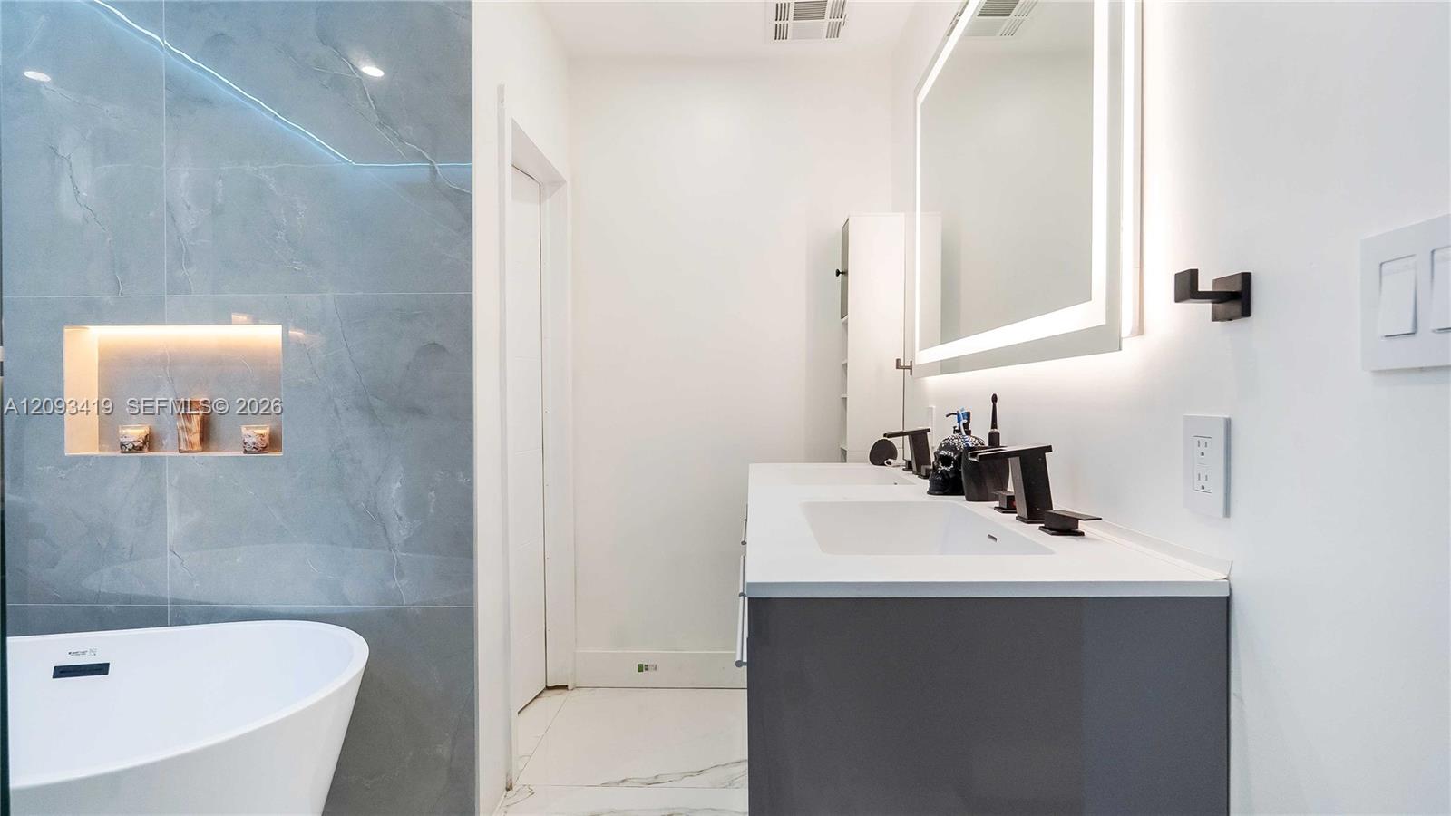 817 NW 17th Street gallery image #24