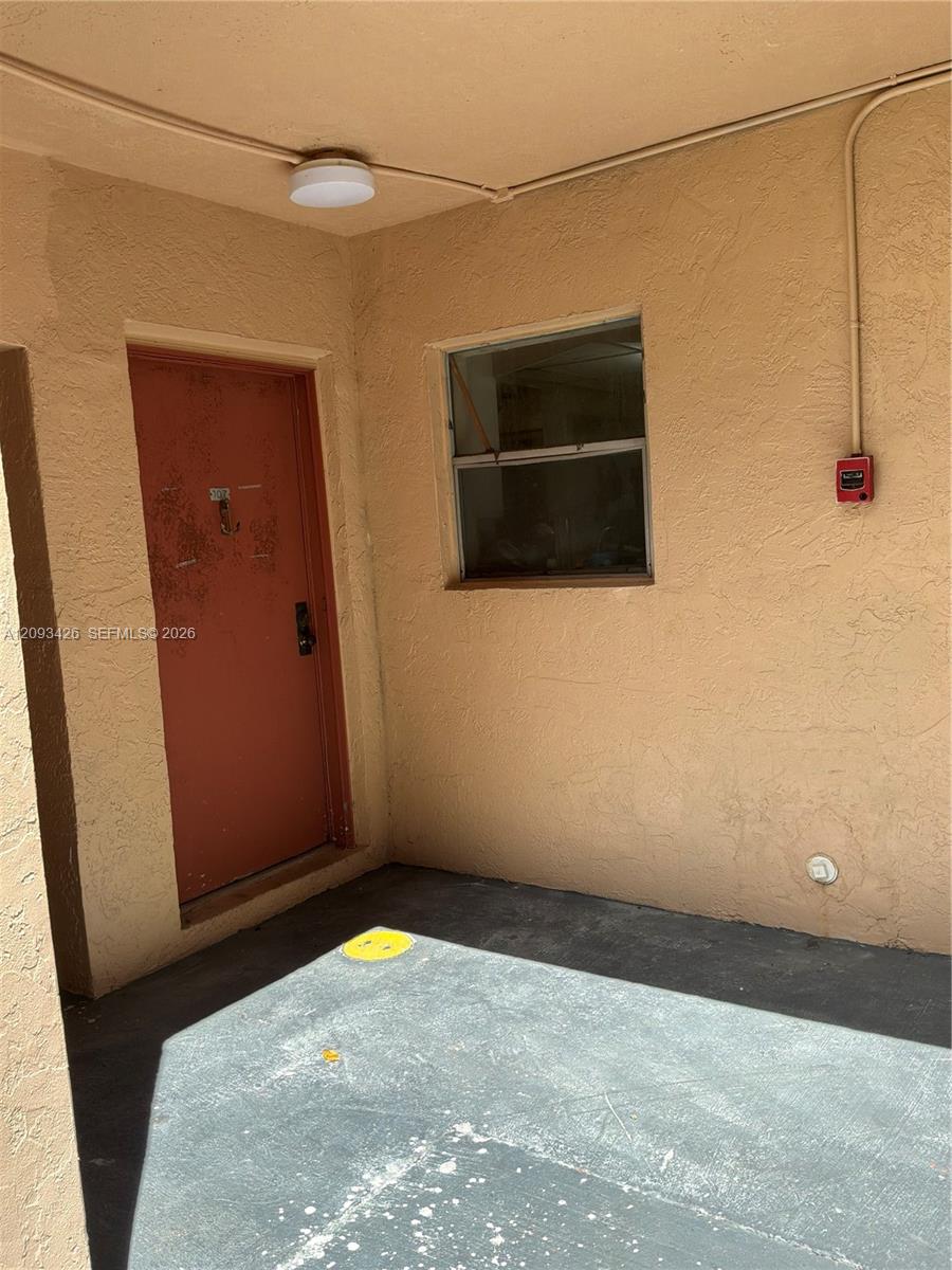 13715 Kendale Lakes Circle
