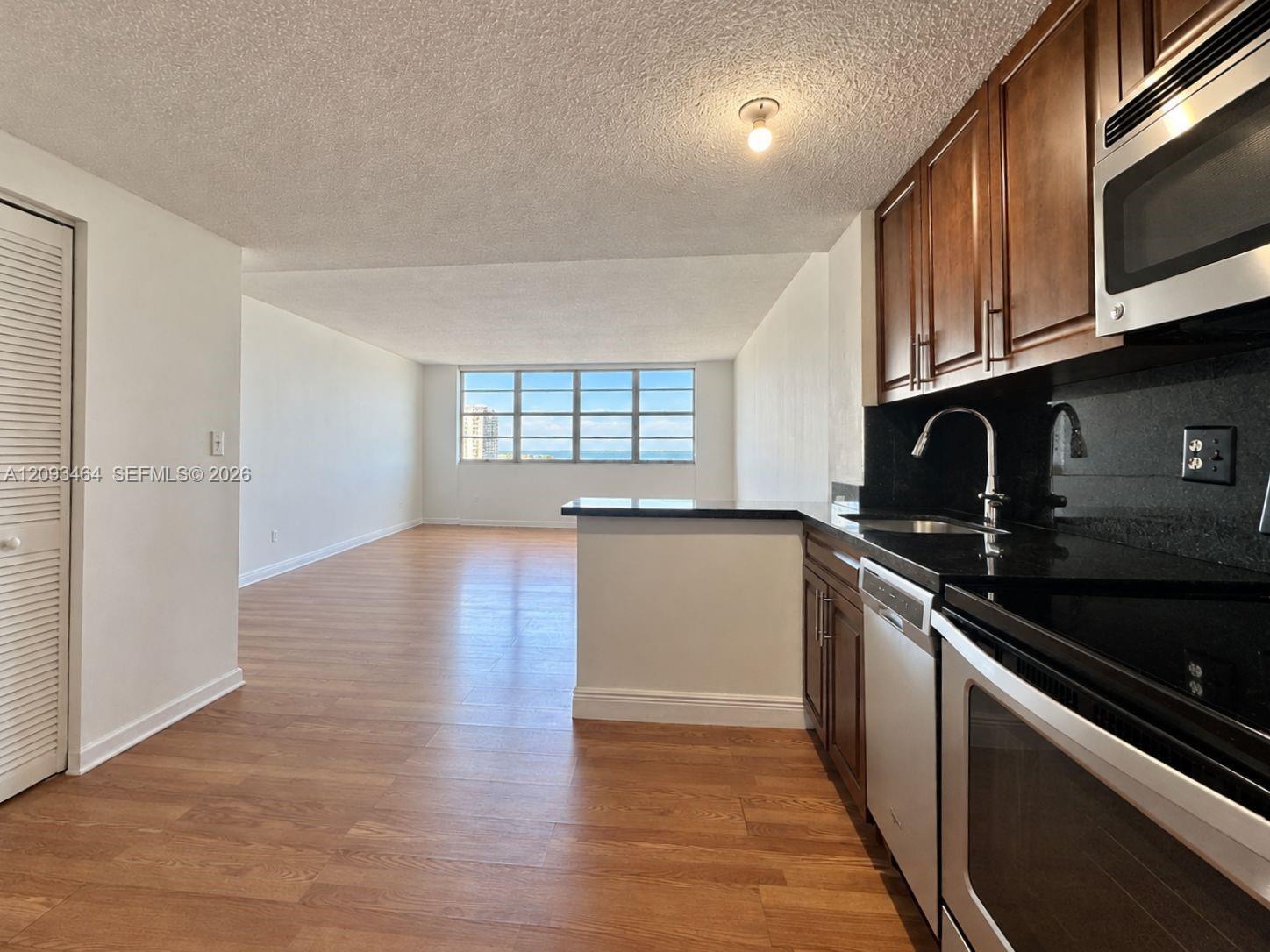 801 Brickell Bay Drive gallery image #2