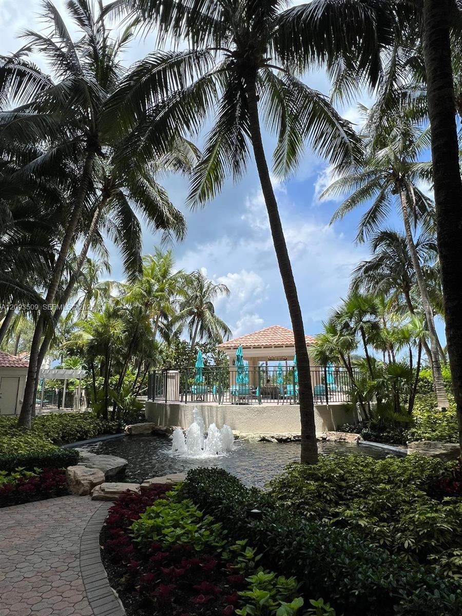 19501 W Country Club Drive