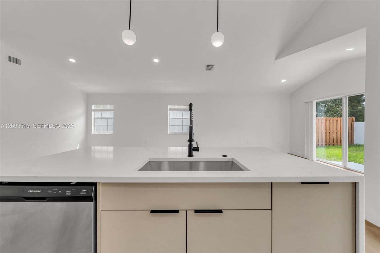 16 Gables Boulevard gallery image #11