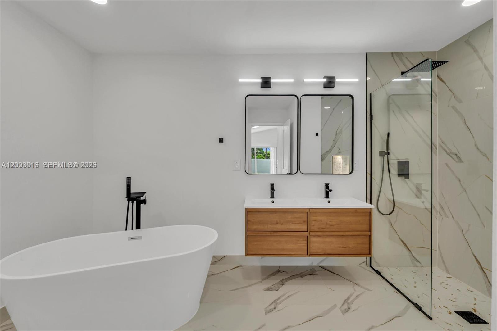16 Gables Boulevard gallery image #34