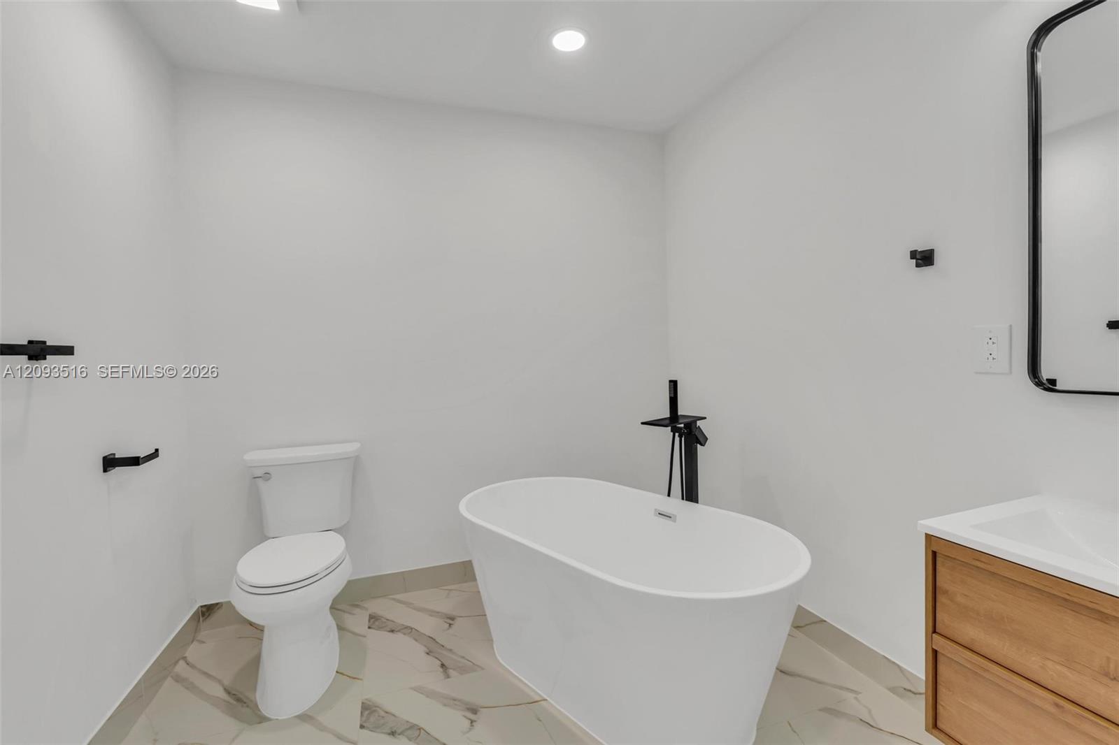 16 Gables Boulevard gallery image #35