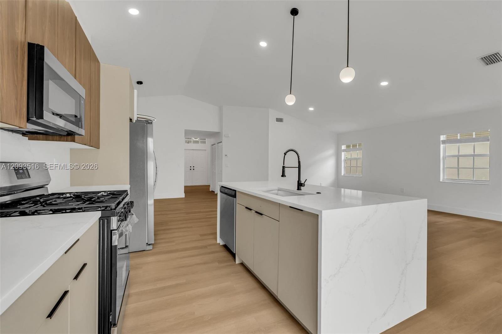 16 Gables Boulevard gallery image #9