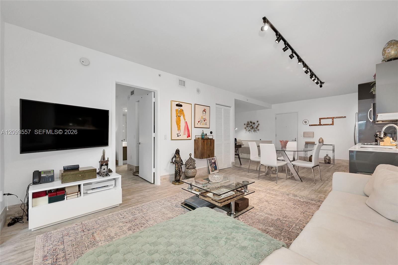 31 SE 6th Street gallery image #15