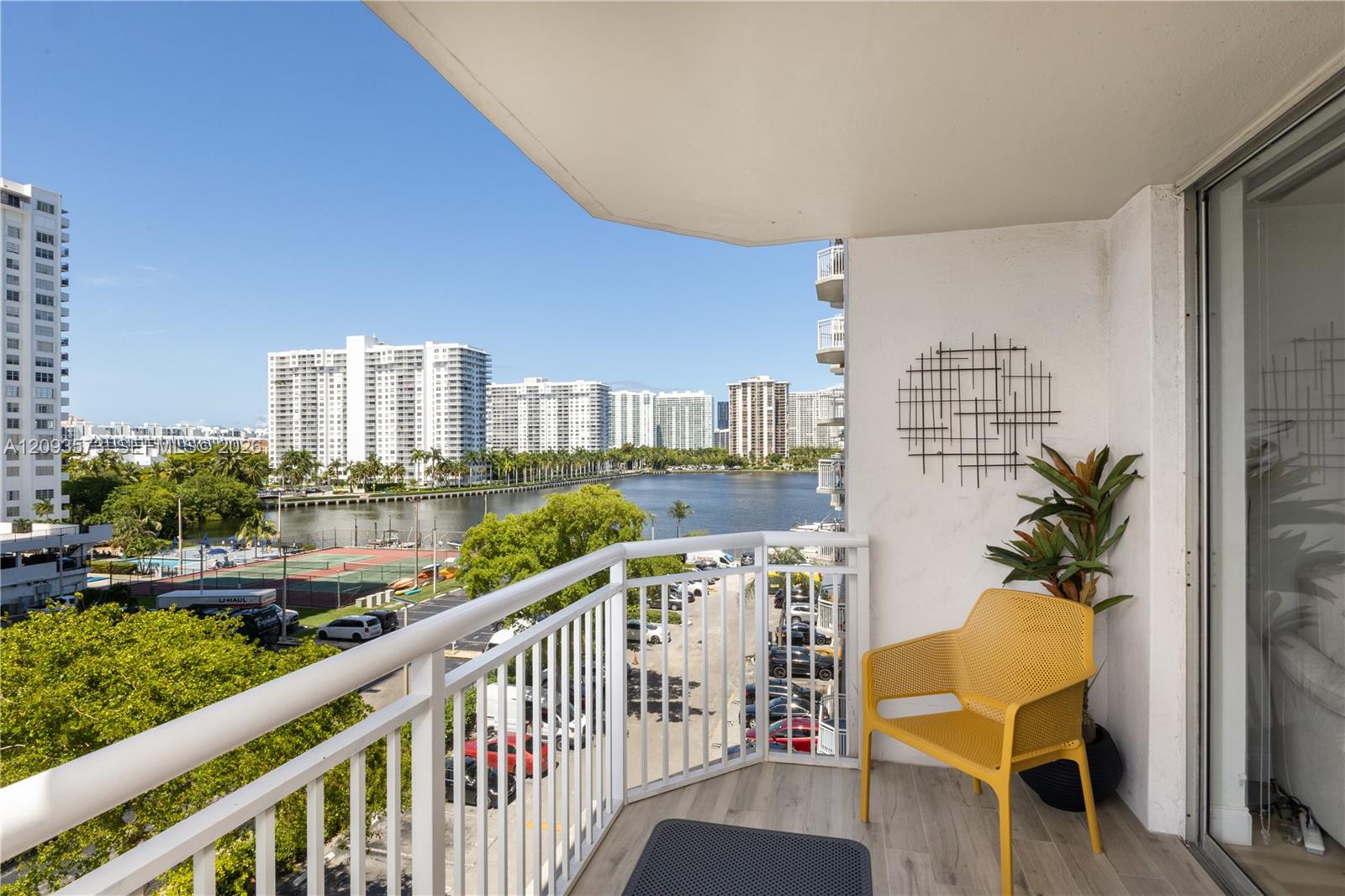 18051 Biscayne Boulevard