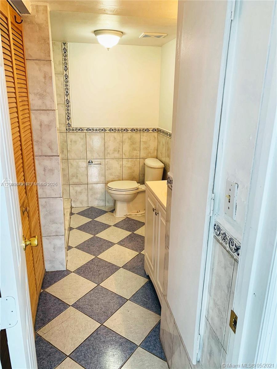 1325 W 68th Street