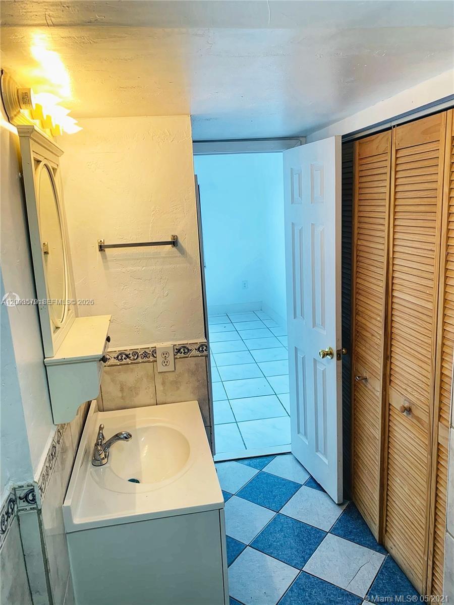1325 W 68th Street