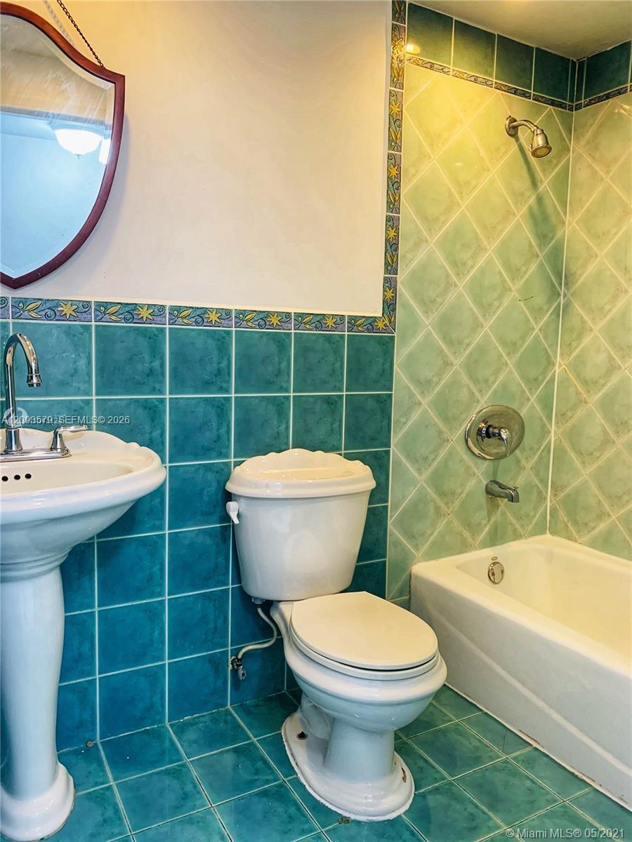 1325 W 68th Street