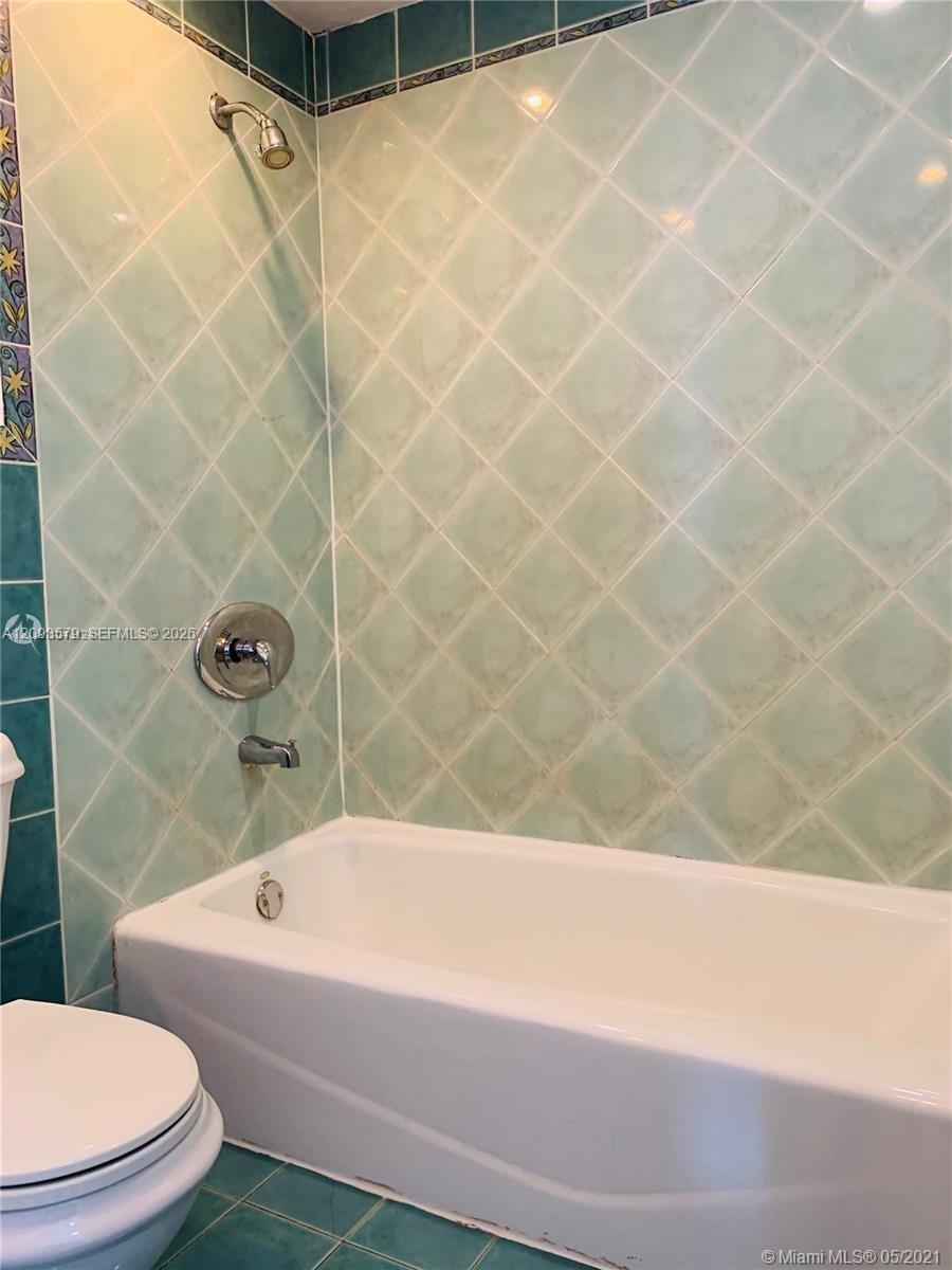 1325 W 68th Street
