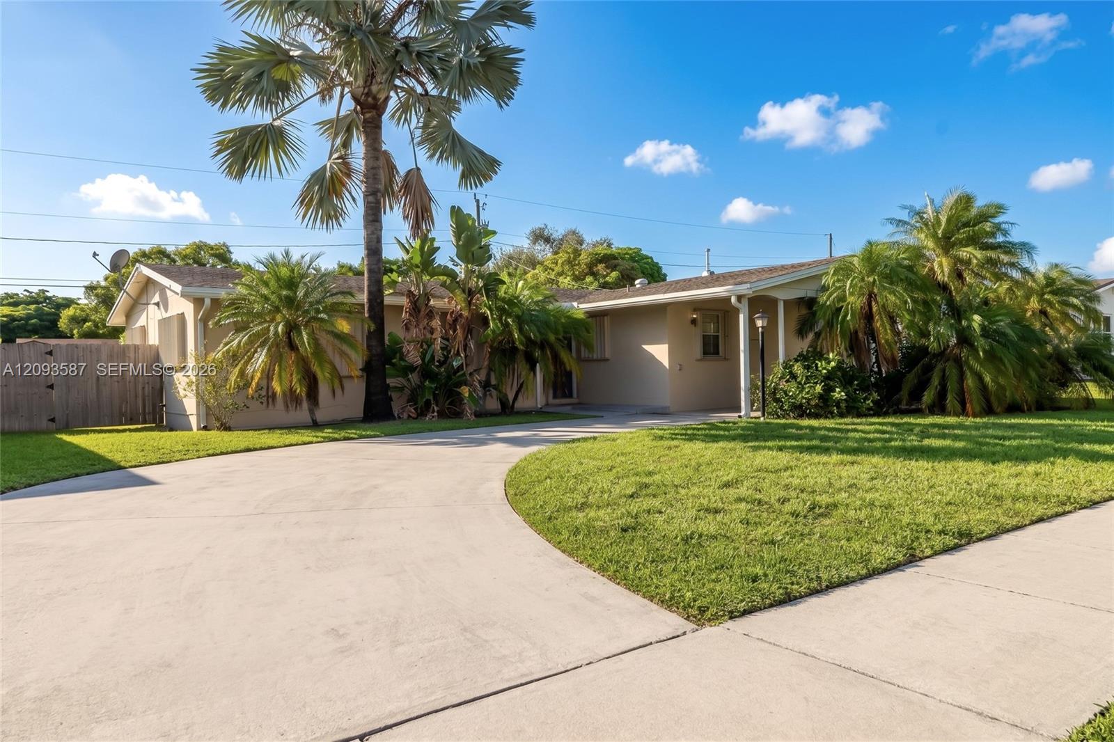 16020 SW 97th Court gallery image #1