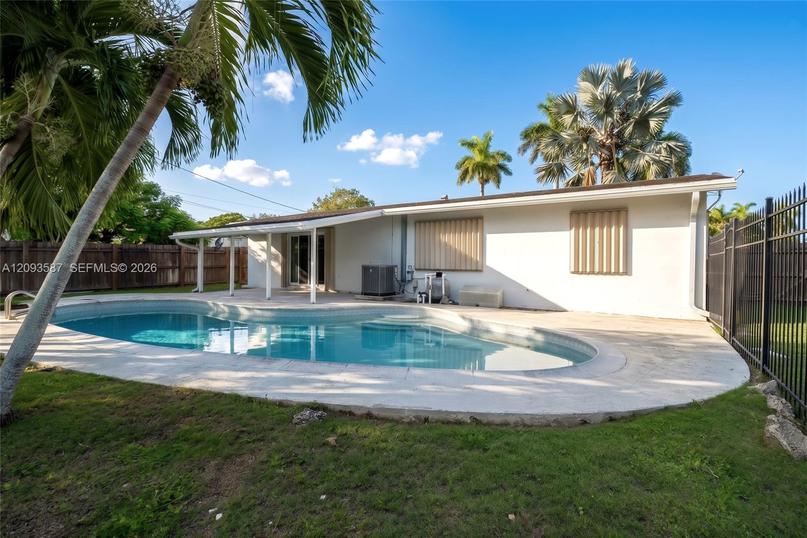 16020 SW 97th Court gallery image #2