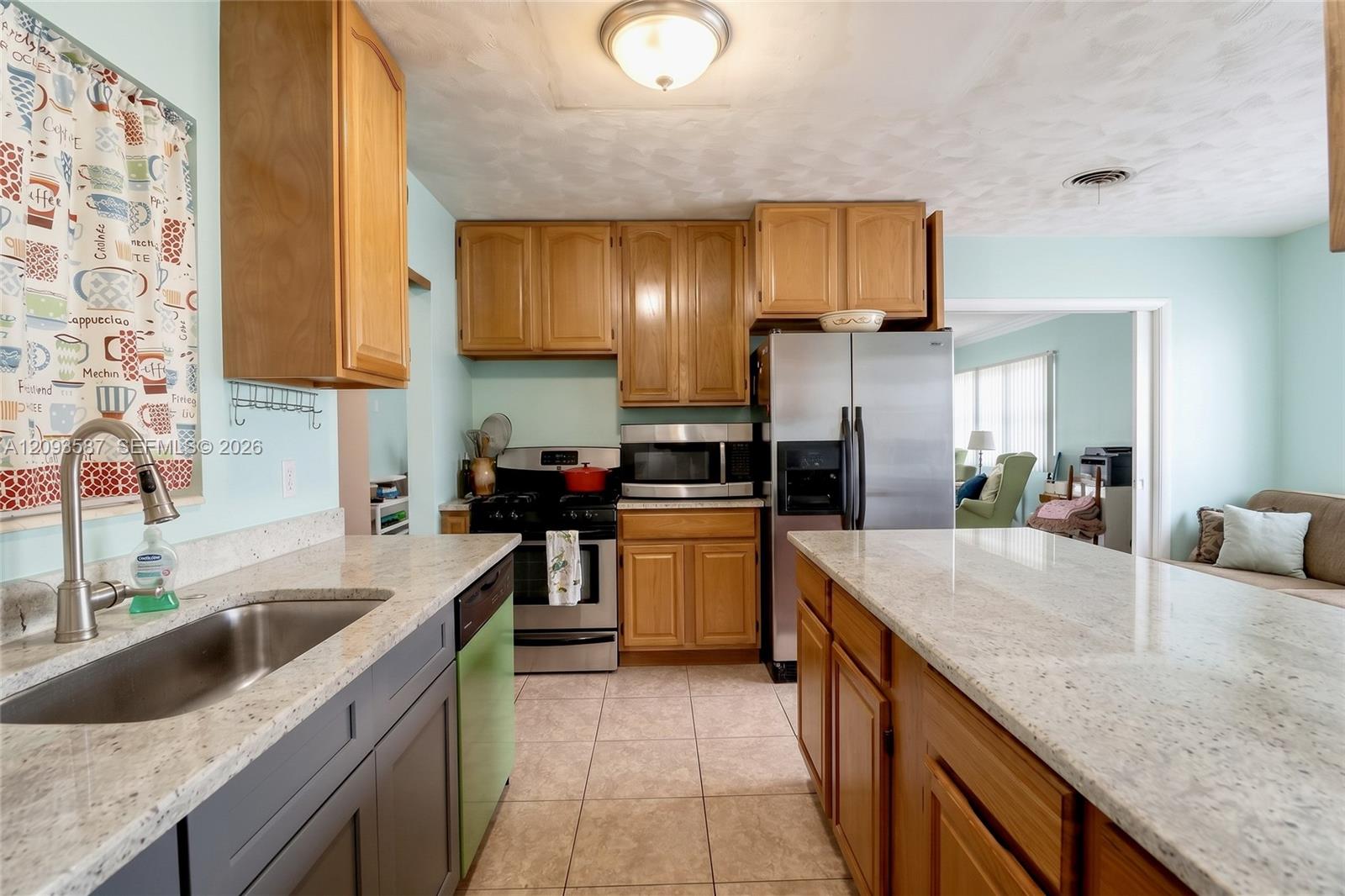 16020 SW 97th Court gallery image #6
