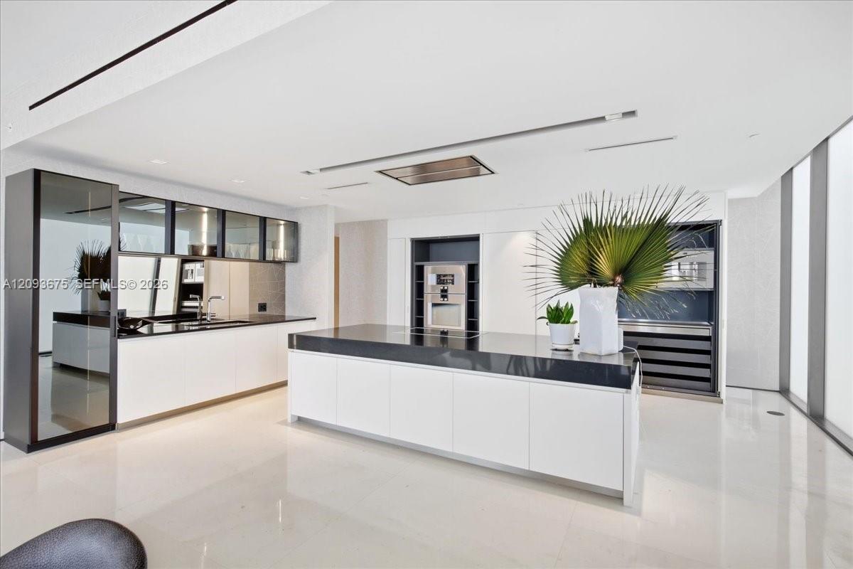 1000 Biscayne Boulevard gallery image #12