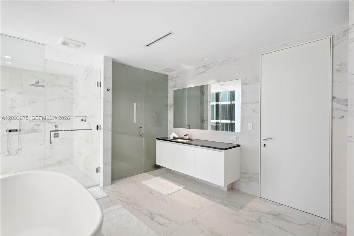 1000 Biscayne Boulevard gallery image #17