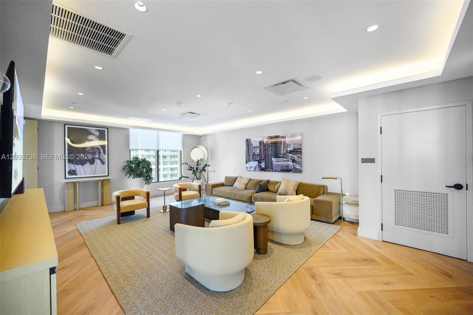 121 NE 5th Street gallery image #18